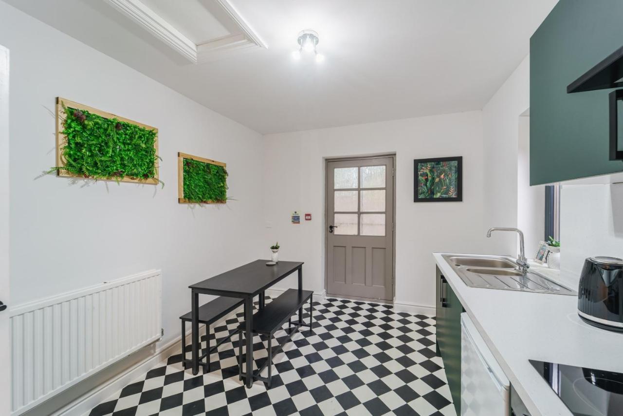 Deluxe Studio Apartments Derby Luaran gambar