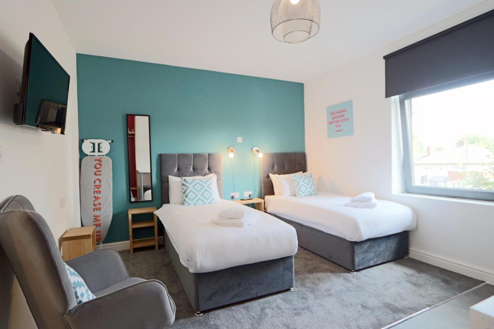 Deluxe Studio Apartments Derby Bilik gambar